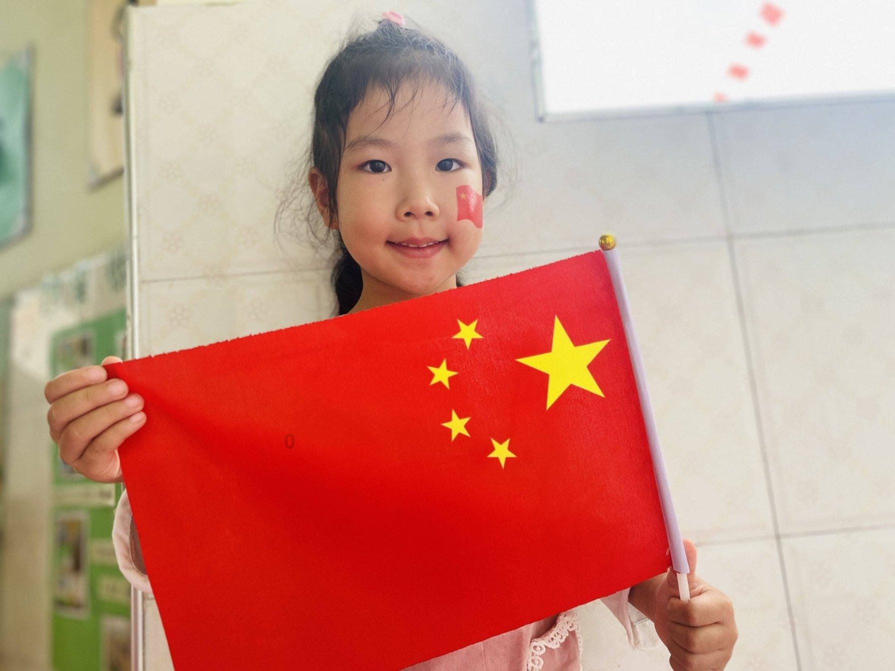何鸿燊子女微博认证：千金闪耀，女强人最美，一世风华